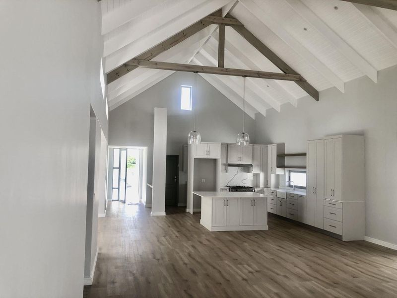 Modern family home for the discerning - Photo 4