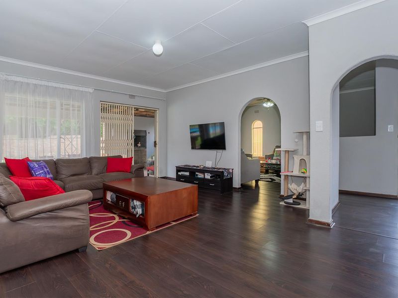 Lovely 3-Bedroom Family Home with Pool in Van Riebeeck Park - Photo 6