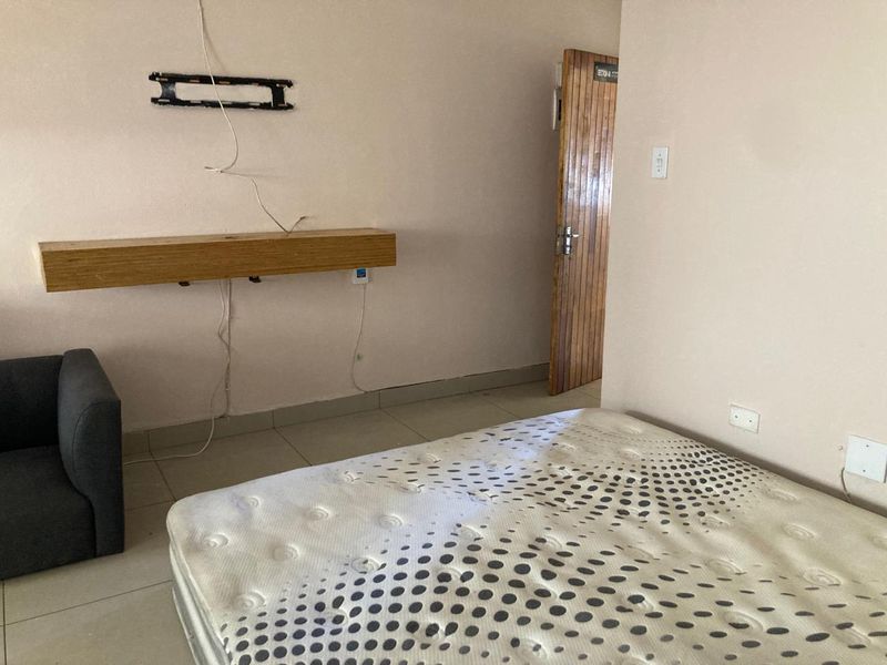 Specious 3 bedroom enquite for sale at Jabulani Sectional - Photo 4