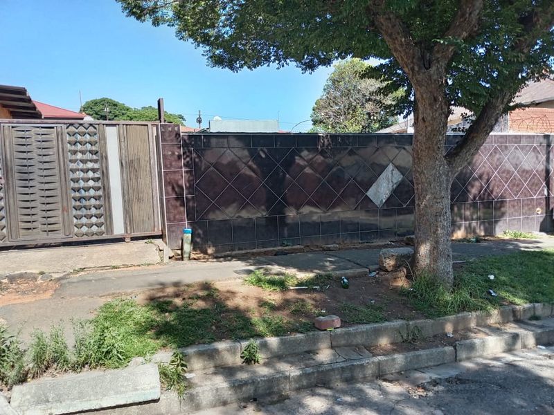 Exceptional Investment Opportunity: 8-Unit Property with Expansion Potential - Photo 4