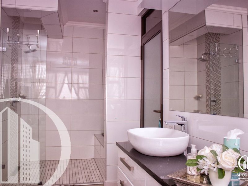 An amazing property with one-of-a-kind features - Photo 9