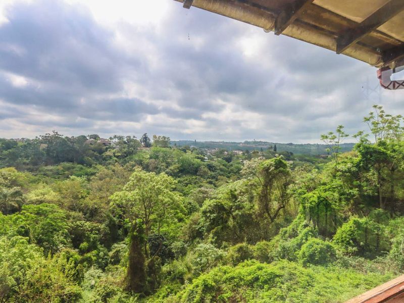 Stylish Renovated Triplex | 3 Beds, 3 Baths | Space, Privacy & Modern Living! - Photo 10