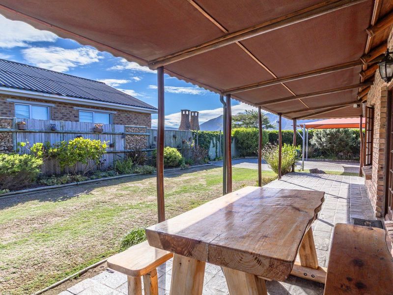 Timeless Appeal and Coastal Comfort - Photo 4