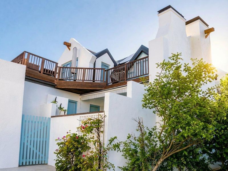 Exceptional Fully Furnished 3 bedroom coastal dream home to rent - Photo 2