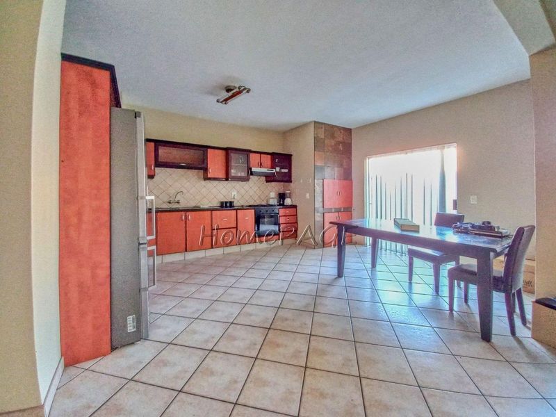 Central, Walvis Bay:  3 Bedr Duplex Unit is for Sale - Photo 6