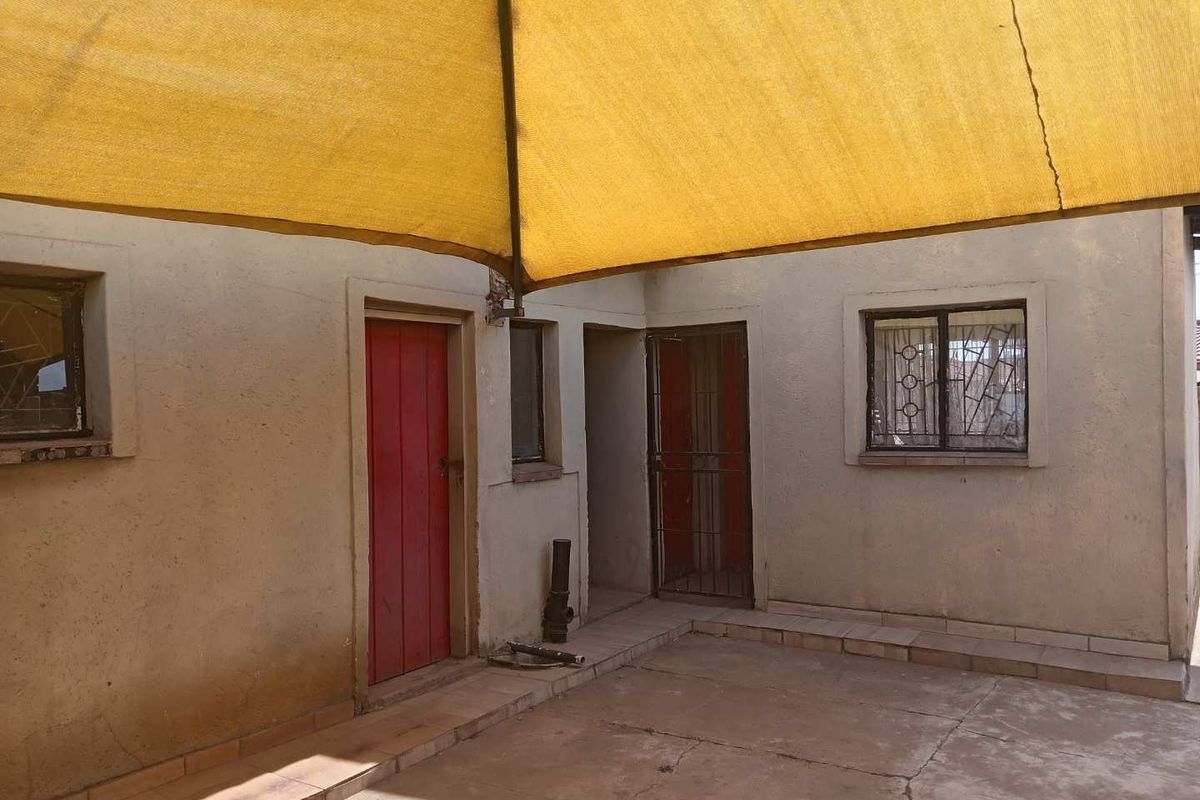 Charming Home with Expansive Yard and Versatile Outdoor Room! - Photo 3