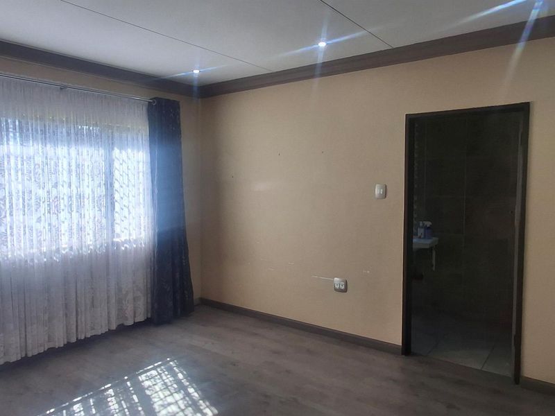 Beautiful, Modern 3 bedroom home - Photo 7