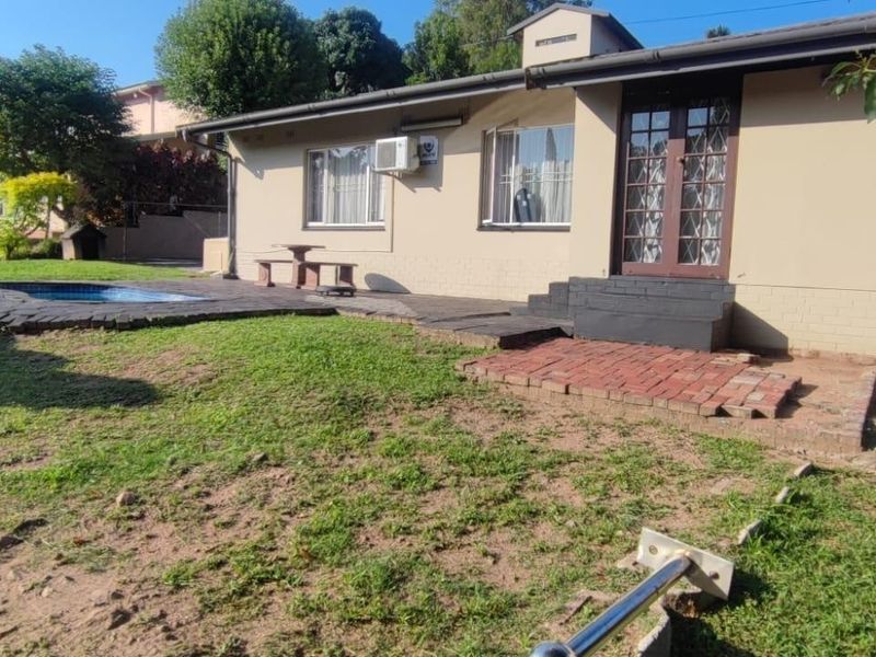 3 Bedroom House for sale in Escombe - Photo 1