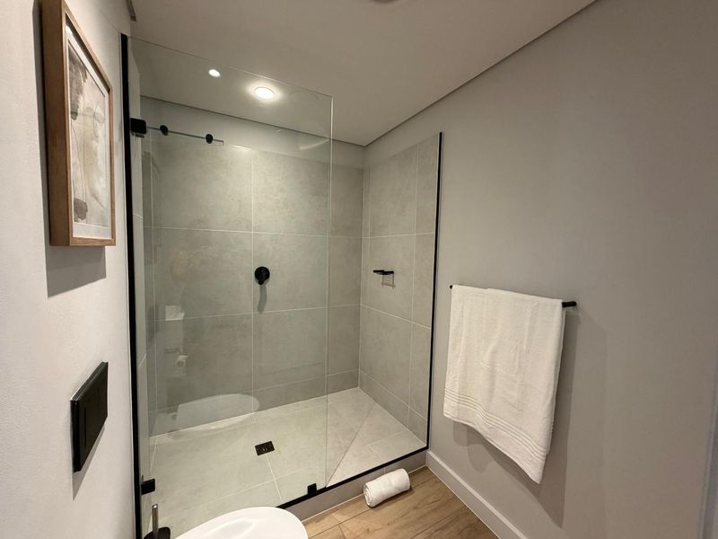 Chic One-Bedroom Apartment in Sea Point - Photo 10