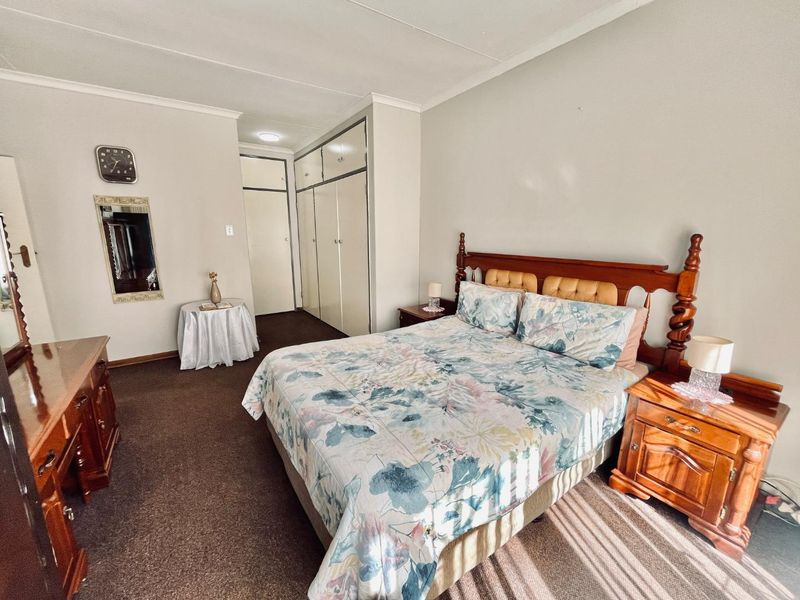Two Three bedroom houses with two bathrooms on the same property - Photo 10