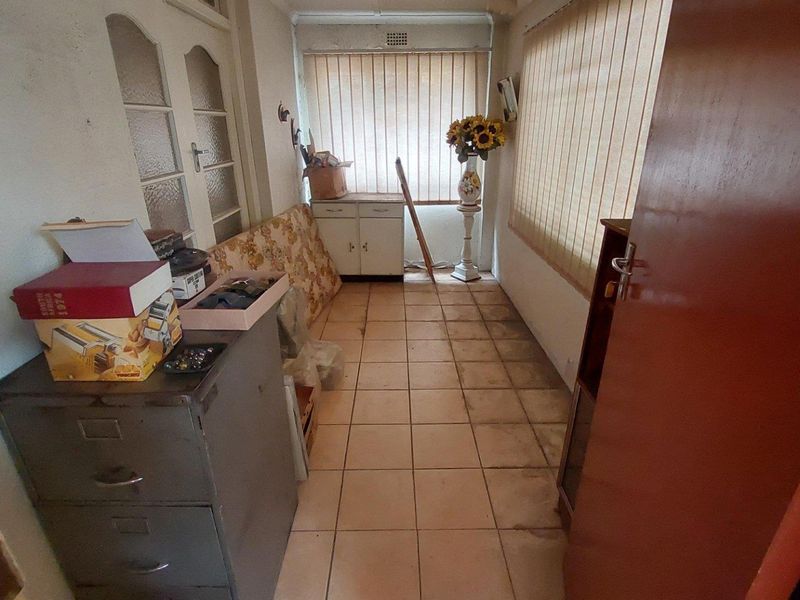 Transform & Personalize This Generous Vintage Space! - Photo 4