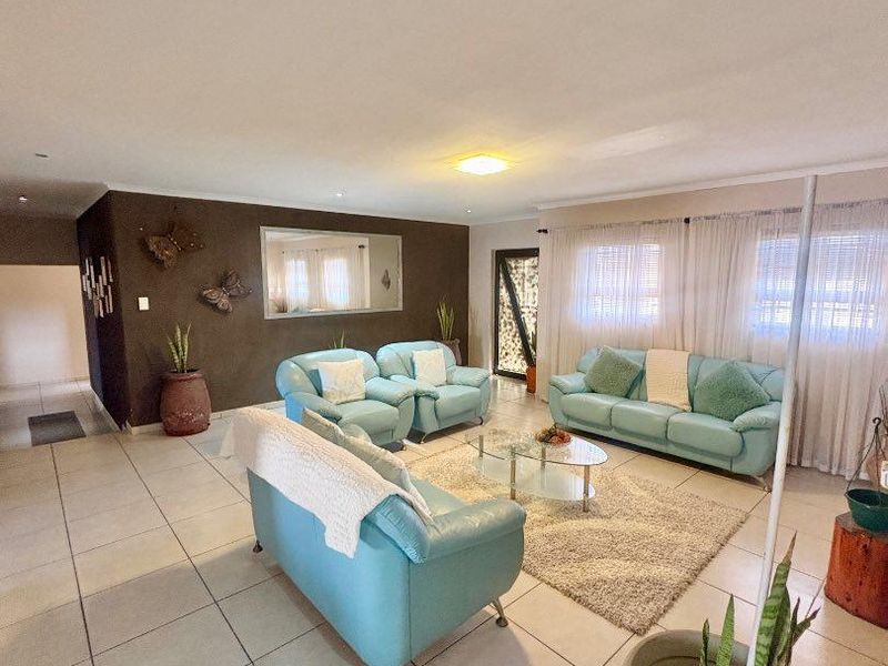 Family Home For Sale in Meersig - Photo 3