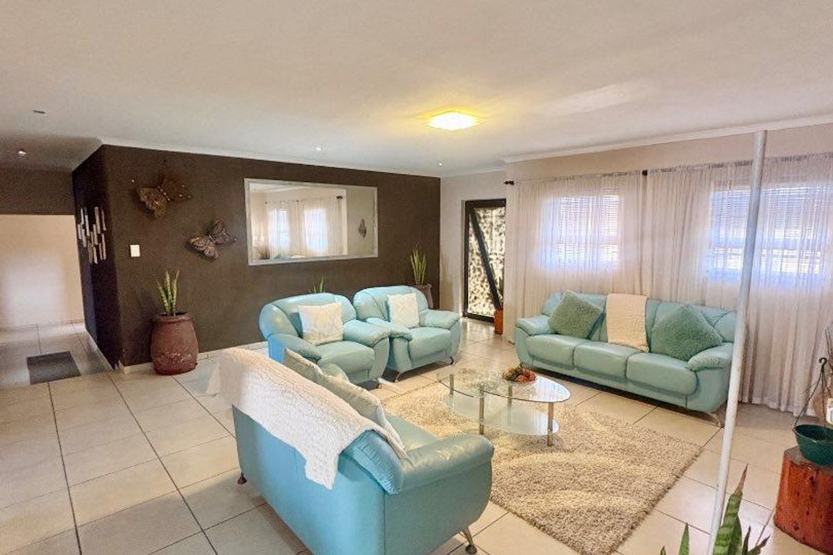 Family Home For Sale in Meersig - Photo 3