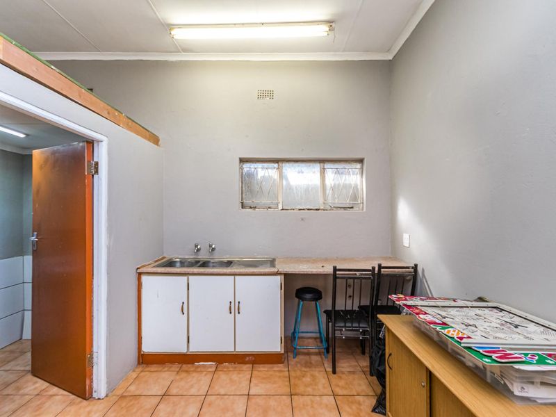 Ideal Family Home In Krugersdorp West - Photo 10