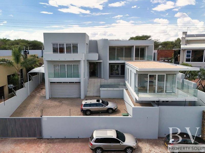 8-Bedroom Exclusive Residence for Sale in Ludwigsdorf - Photo 1