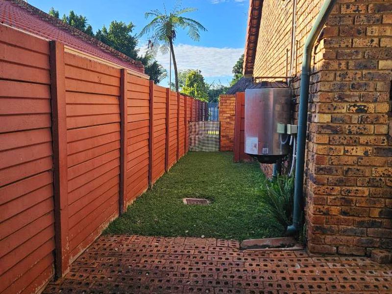 2 bedroom house in theresapark priced to go!!! - Photo 3