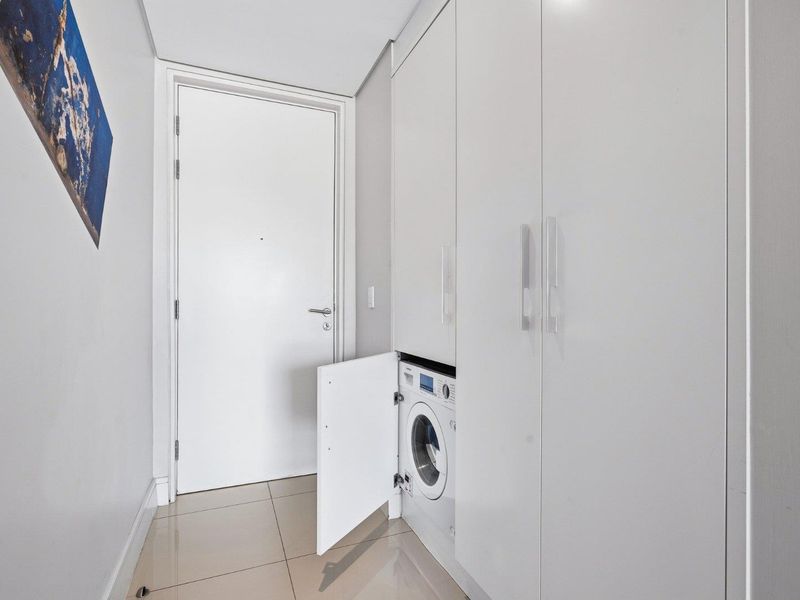 Neat and modern 1-bedroom apartment in the heart of De Waterkant - Photo 7