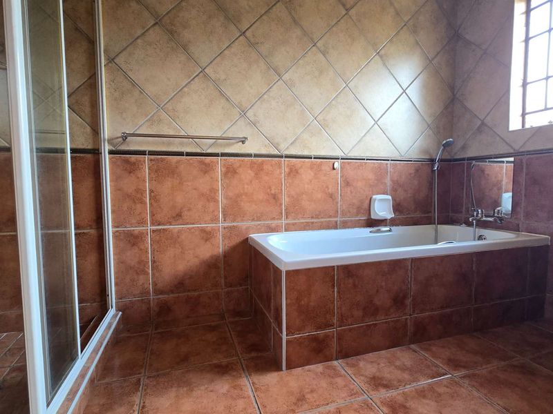 Immaculate 3 Bedroom Full Title house in popular complex in Magalieskruin - Photo 7