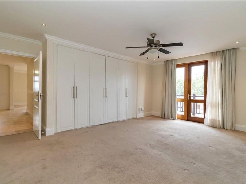 Lovely upmarket apartment - Photo 10