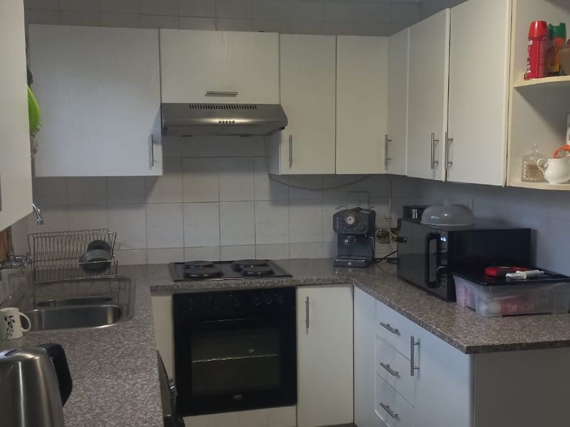 2 bedroom ground floor simplex with private garden+garage+wendy for extra store facility - Photo 2