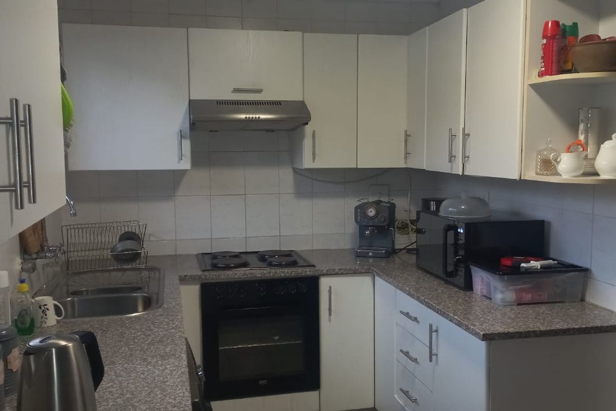 2 bedroom ground floor simplex with private garden+garage+wendy for extra store facility - Photo 2