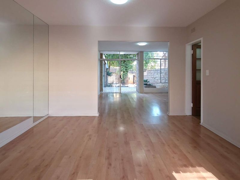 Refurbished Spacious 3 Bedroom Duplex Sandton Townhouses With Private Garden - Photo 4