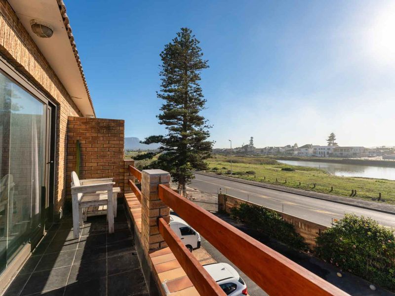 Three-Storey Three-Bed Sun-Kissed Views at Royal Mews - Photo 5
