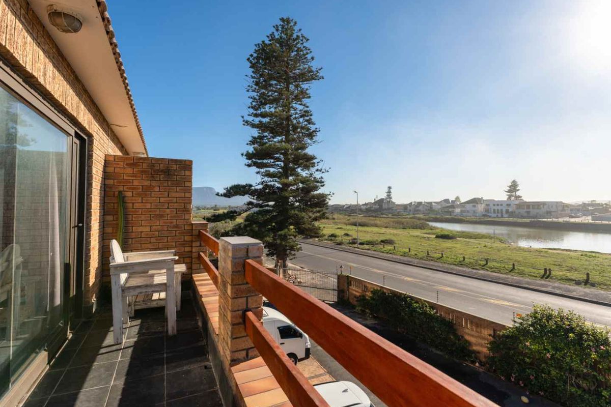 Three-Storey Three-Bed Sun-Kissed Views at Royal Mews - Photo 5