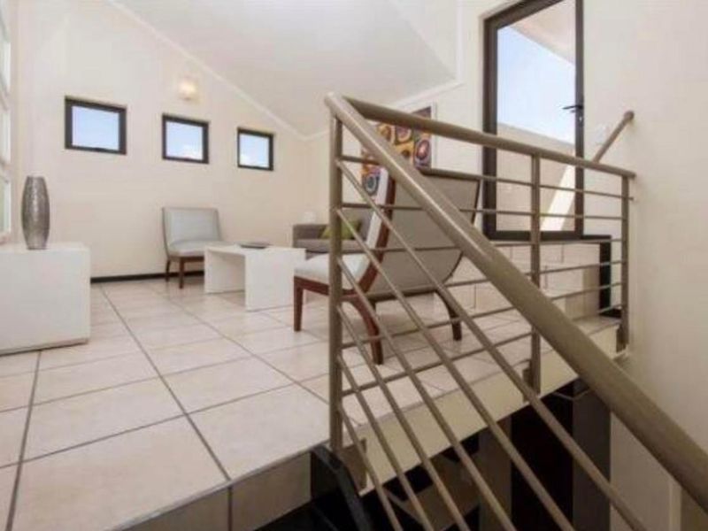 Modern Loft Apartment To Let in The Matrix, Paulshof - Photo 5