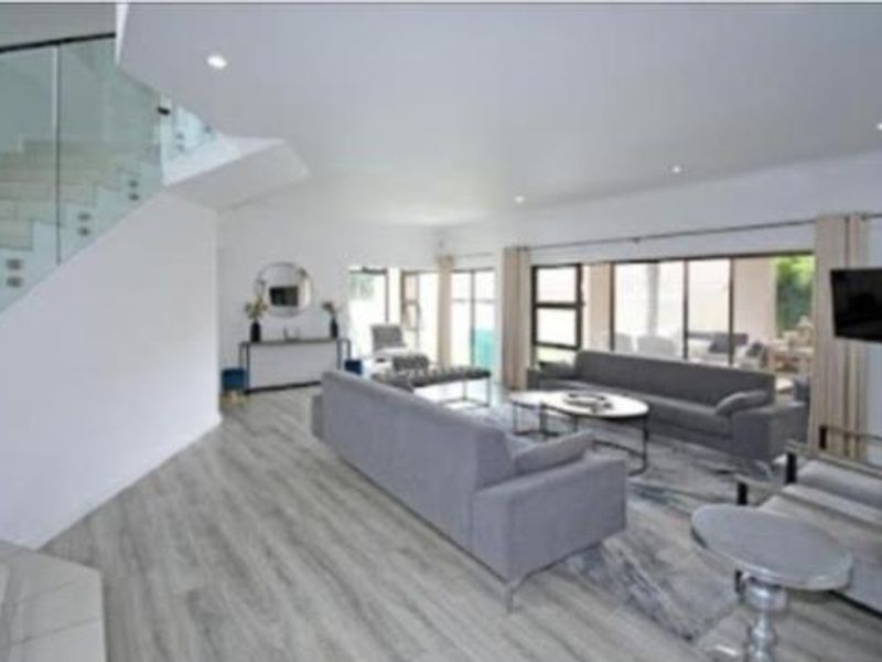 Immaculate 4 Bedroom cluster - Photo 2