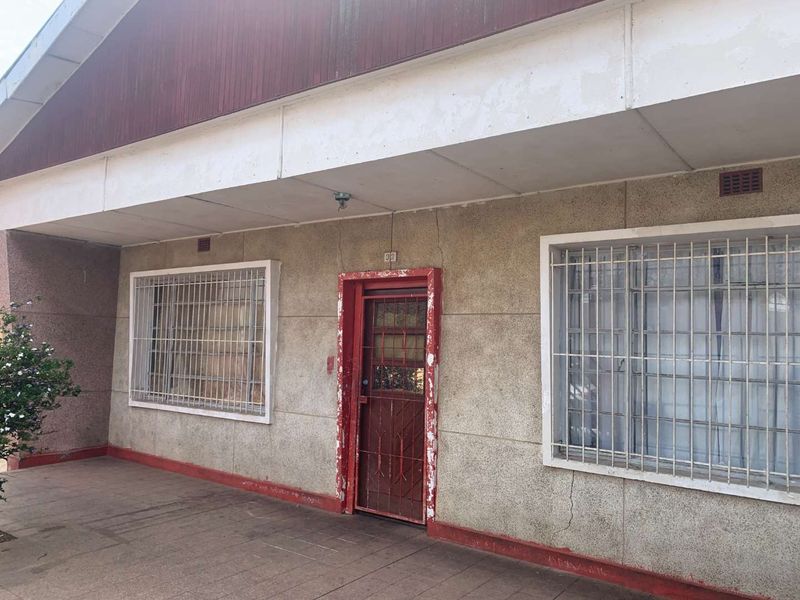 **Charming 3/4 Bedroom House for Sale in La Rochelle, South of Johannesburg** - Photo 2