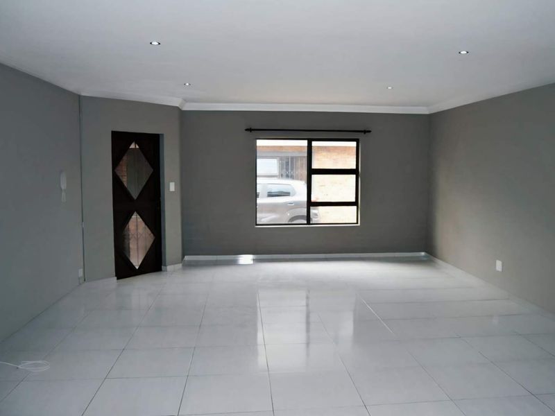 MODERN CLUSTER IN BRACKENHURST - Photo 6