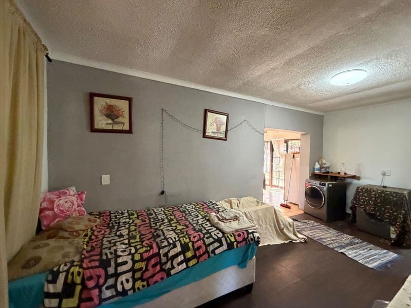 SPACIOUS FAMILY HOME OR INCOME GENERATING OPPORTUNITY! - Photo 8