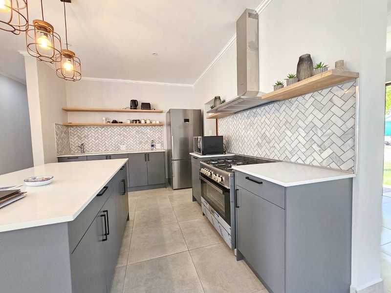 Upmarket family home with flatlet for sale in Stilbaai-Wes. - Photo 7