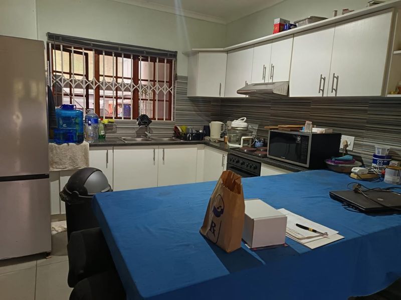 This 2 Bedroom house for sale in Amanzimtoti, Looking for a free-standing, pet friendly Townhouse in a good area! - Photo 7