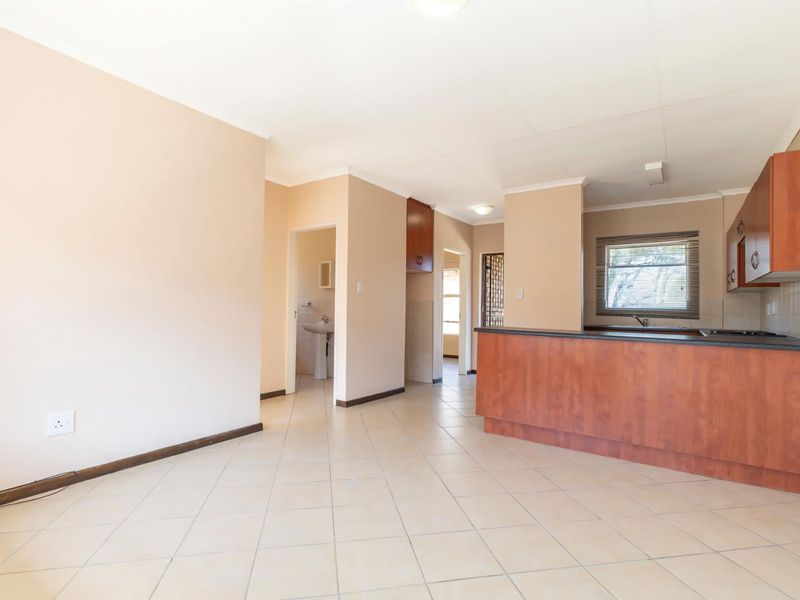 Bright 2-Bedroom Unit in Honeypark – Perfect Family Home! - Photo 5