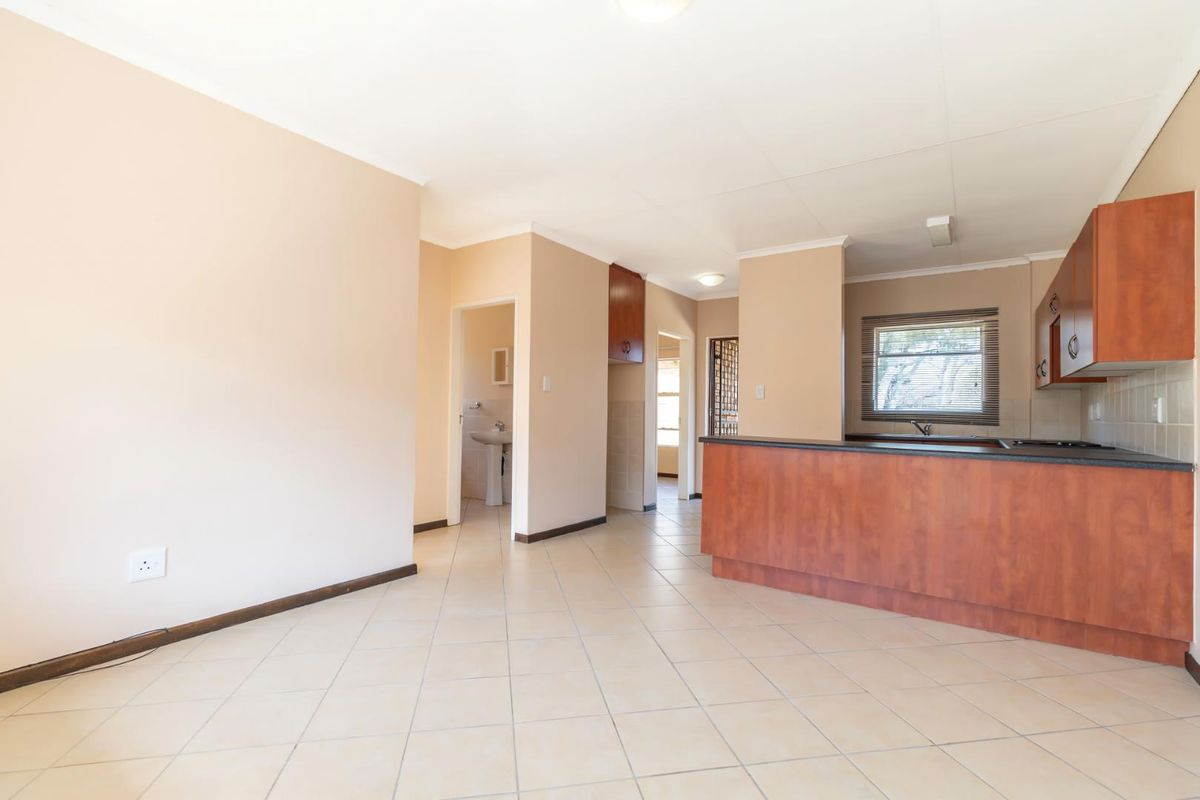 Bright 2-Bedroom Unit in Honeypark – Perfect Family Home! - Photo 5