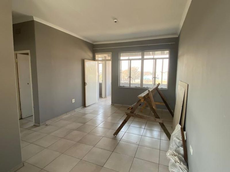 Prime location near CBD - enjoy convenience and vibrant city life! - Photo 3