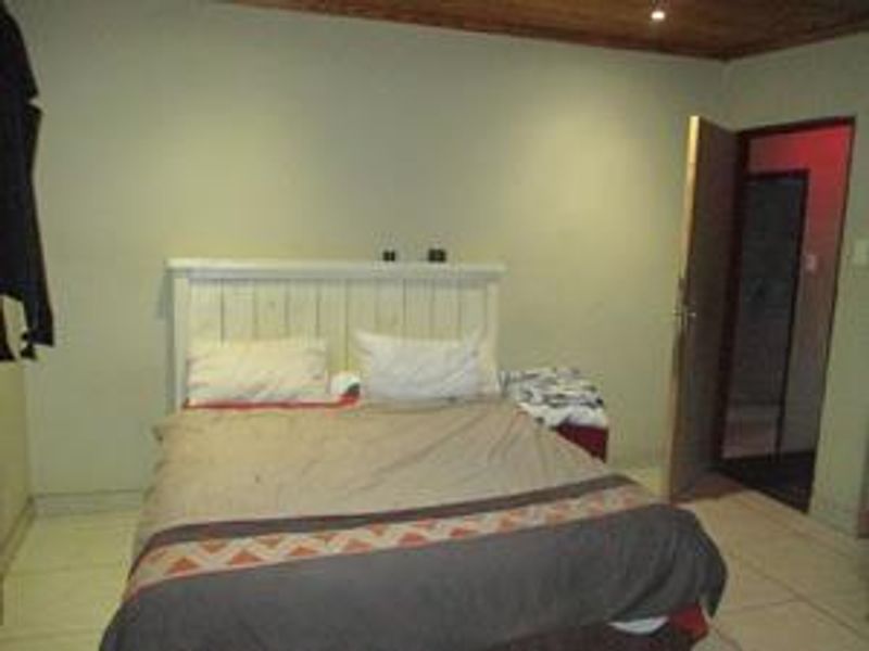 To Let - Photo 6