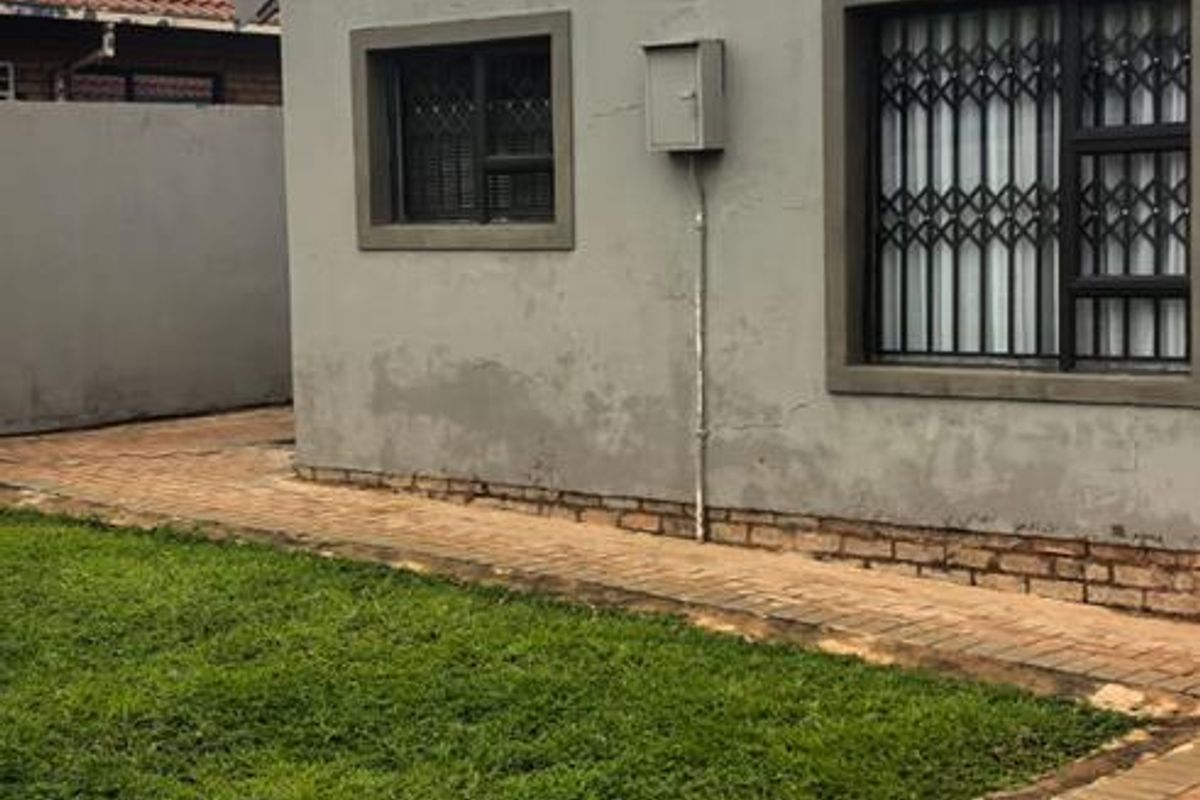 3 bedrooms house for sale in Soshanguve UU - Photo 4