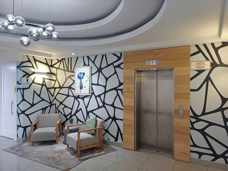 Circular Office Space: Stand Out in a Premier Location Century City Location - Photo 2