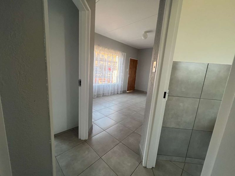 Stunning newly renovated ground floor apartment with a tenant is up for Sale - Photo 10