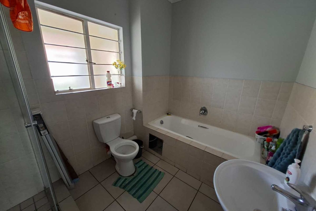 CONTEMPORY LIVING AT ITS BEST - Photo 5