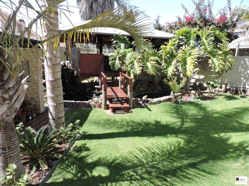 LUXURY DOUBLE STOREY HOUSE NEAR THE BEACH - Photo 4