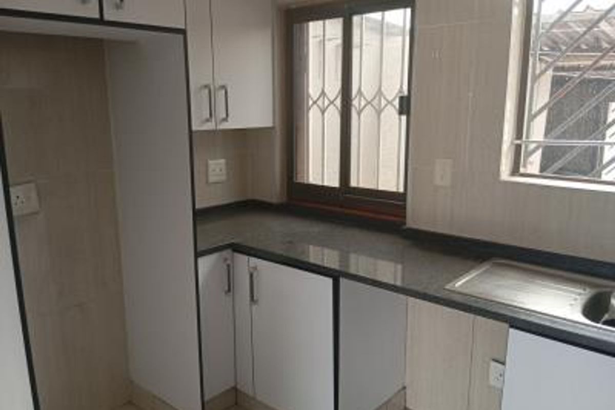 Townhouse for Sale - Photo 5