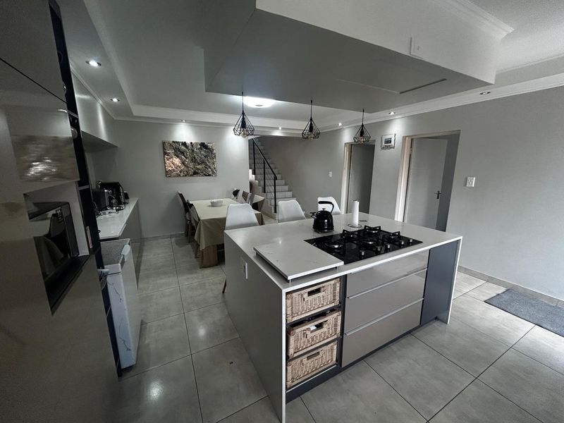 Spacious 4 bedroom in Halfway gardens Midrand - Photo 4