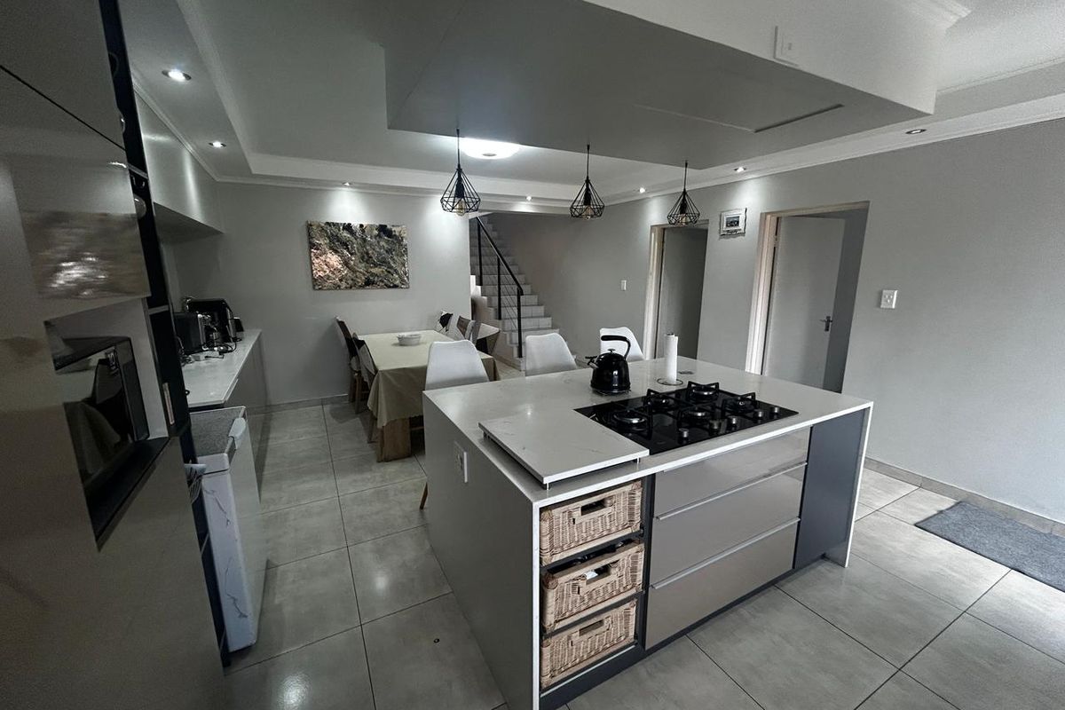 Spacious 4 bedroom in Halfway gardens Midrand - Photo 4