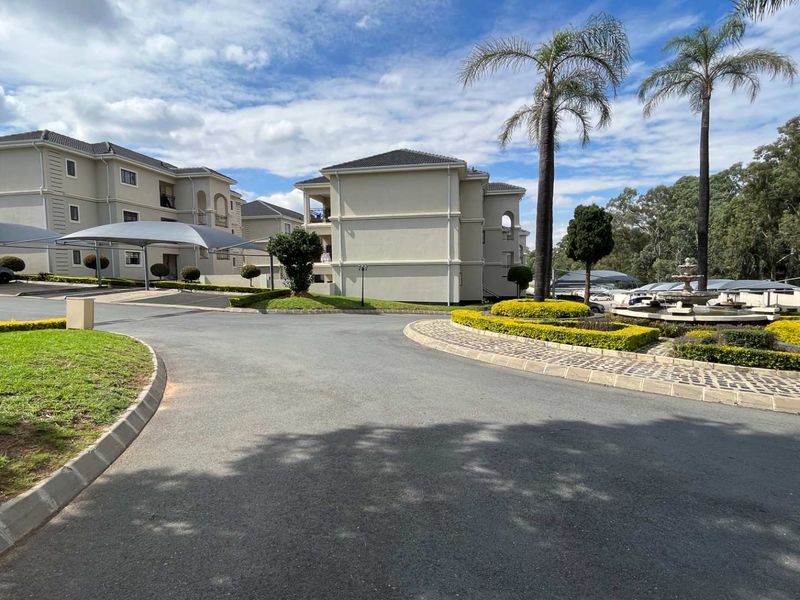 Upmarket Three Bedroom First Floor Apartment For Sale In The Walford - Photo 3