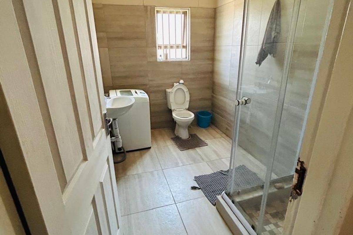 3 bedroom house in Okahandja Ext 6 - Photo 4