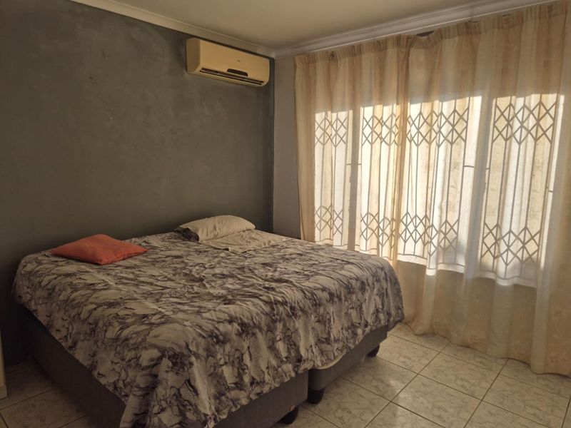 "Queensburgh Gem: 3-Bedroom Home with Income-Boosting Granny Cottage!" - Photo 10